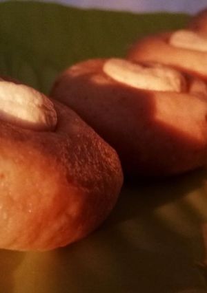 A picture of Til laddoo/ Til bhuga.