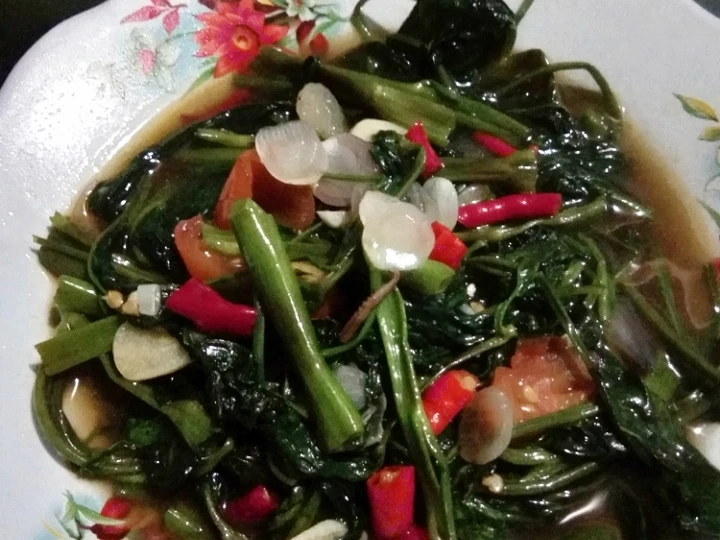 Cara Gampang Menyiapkan Resep Tumis kangkung pedas saus tiram yang Enak Banget Anti Ribet, Lezat