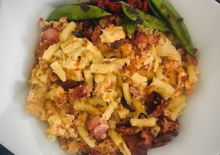 Easiest Way to Prepare Speedy Loaded(+Red Onions) Crispy Mac and Cheese with Chilli-Soy-Sugarsnaps side