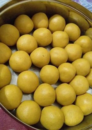 A picture of Besan laddu.