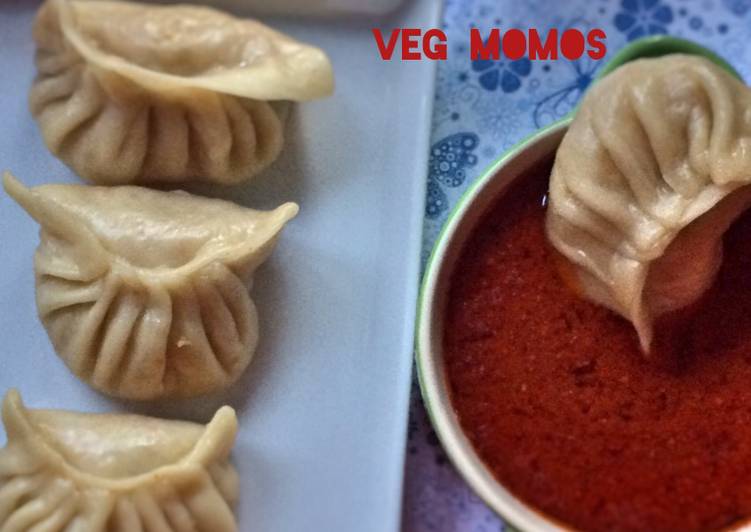 Vegetable Momos with Spicy Chilli Sauce