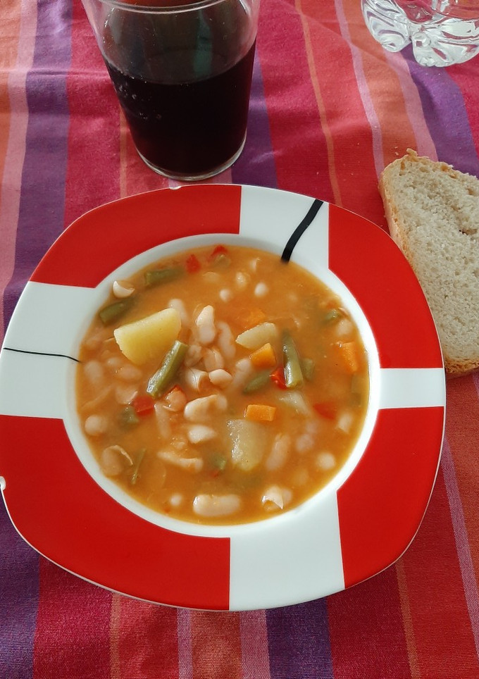 Una foto de Habichuelas con verduras