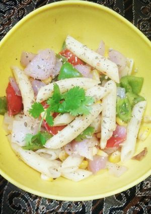 A picture of Stir fry veggie pasta.