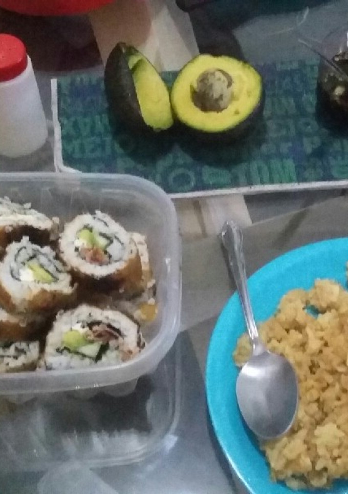 Una foto de Sushi empanizado