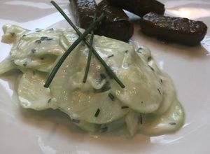 Una foto de Tzatziki (ensalada de pepinos con yoghurt)