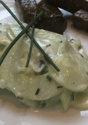 Una foto de Tzatziki (ensalada de pepinos con yoghurt)