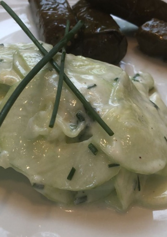 Una foto de Tzatziki (ensalada de pepinos con yoghurt)