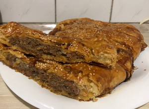 Фото Мясной пирог из слоенного теста.