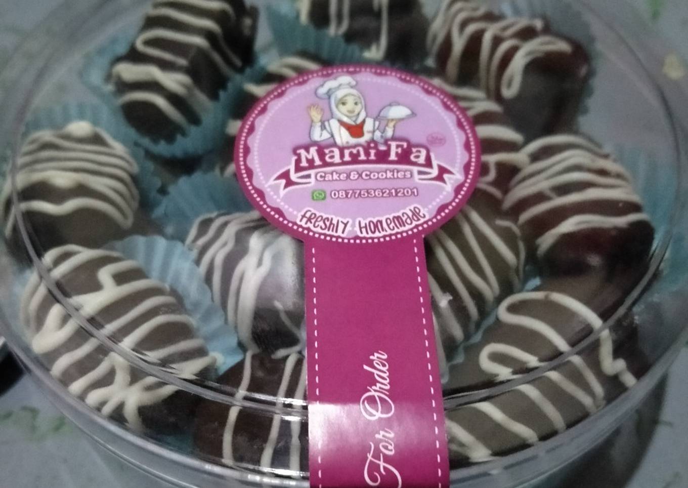 Coklat kurma isi kacang mede