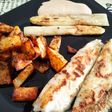 Rodaballo con espárragos blancos a la plancha con papas rústicas al horno y mayonesa de miso y humo