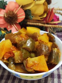 રીંગણ બટાકા ટોમેટો નું શાક (Ringan Bataka Tomato Shak Recipe In Gujarati) રેસીપી મુખ્ય ફોટો
