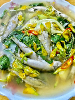 Hình của món Canh chua cá Linh - bông Điên Điển.