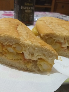 Una foto de Bocata calamares