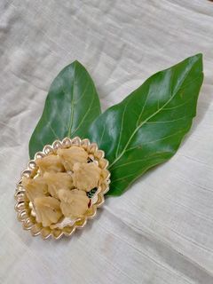 ઘી ના કીટું માંથી લાડુ (Kittu Na Laddu Recipe In Gujarati) રેસીપી મુખ્ય ફોટો