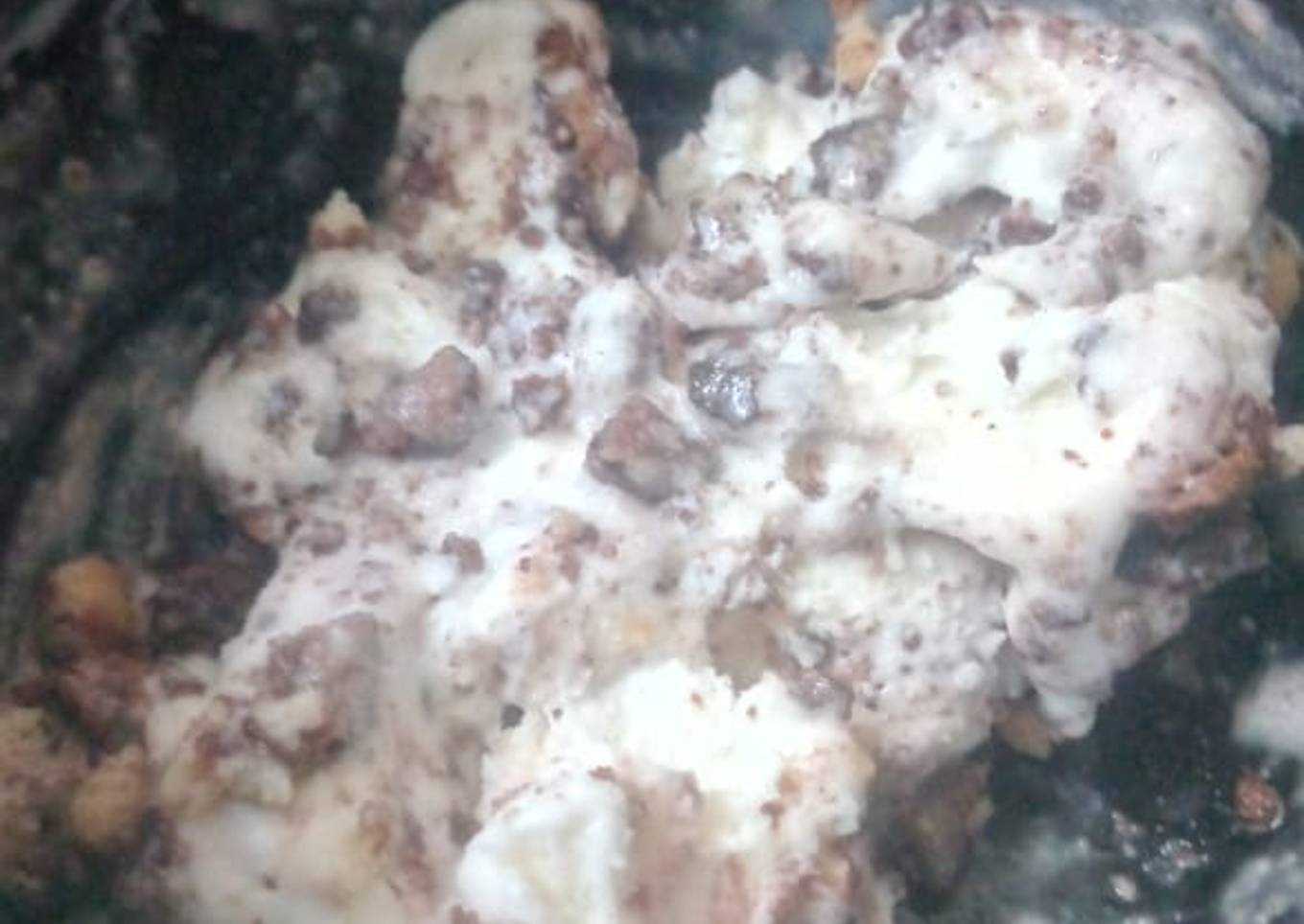 Cream and cookies