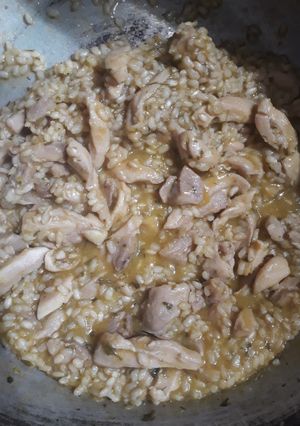 Una foto de Pollo con arroz yamaní y zapallo