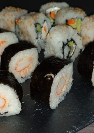 Una foto de 🗣✅Sushi Maki y uramaki🍣