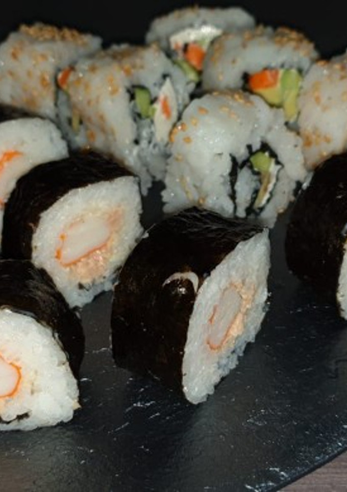 Una foto de 🗣✅Sushi Maki y uramaki🍣
