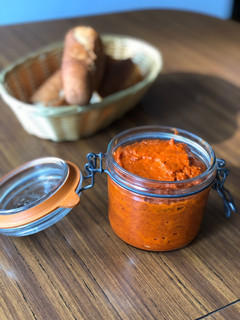 Una foto de Paté de pimiento rojo vegano
