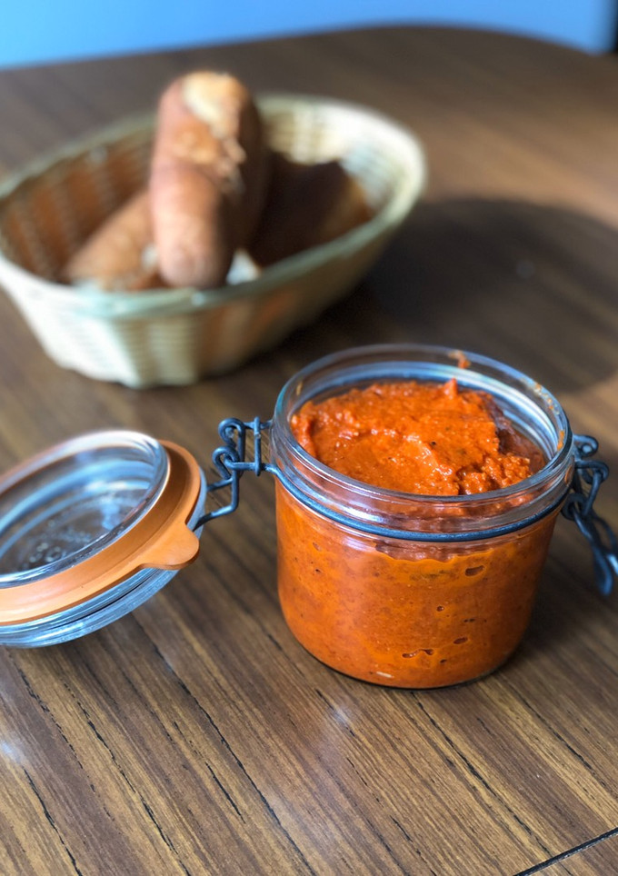Una foto de Paté de pimiento rojo vegano