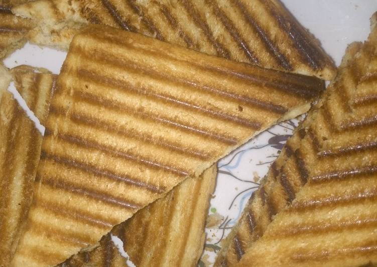 Toasted bread with hot tea or