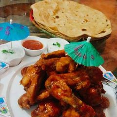 چکن بفیلو ونگ..اور بلیو چیز ڈریسنگ A picture of چکن بفیلو ونگ..اور بلیو چیز ڈریسنگ.