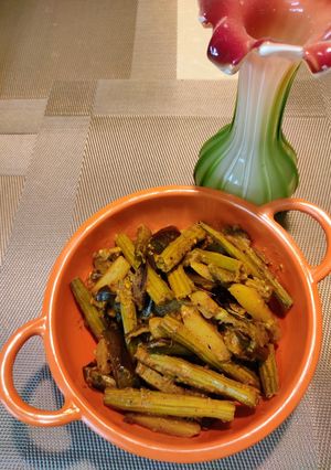 সর্ষে দিয়ে সজনে ডাঁটার চচ্চড়ি (shorshe diye sajne datar chorchori recipe in Bengali) রেসিপির প্রধান ছবি