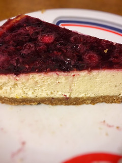 Erdei gyümölcsös sajttorta recept fotója