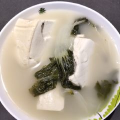 A picture of Fish Soup with Tofu.
