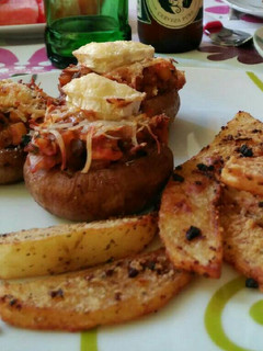 Una foto de Champiñones rellenos con patatas al horno