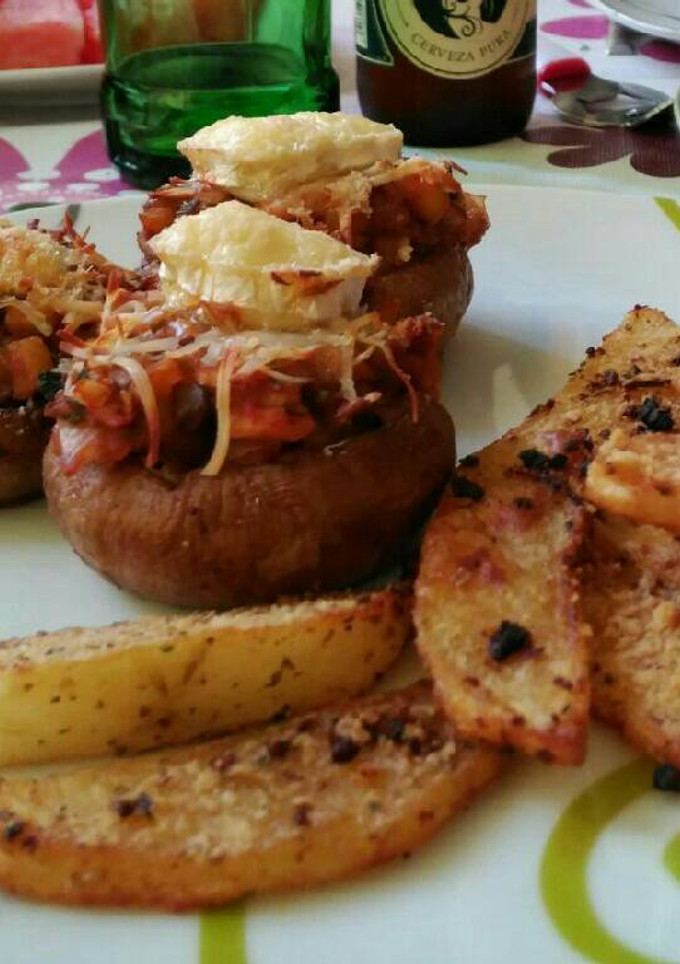 Una foto de Champiñones rellenos con patatas al horno