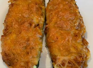 Foto principal de Calabacines rellenos de carne picada, gratinados en freidora de aire