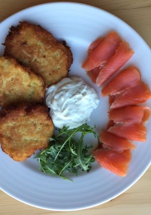 A picture of Kartoffelpuffer / Potato pancake.