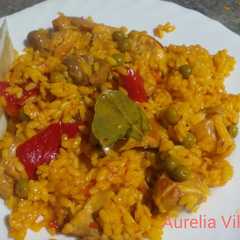 Una foto de Arroz con pollo y conejo
