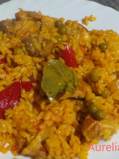 Una foto de Arroz con pollo y conejo