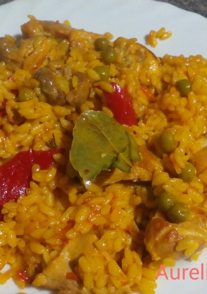Una foto de Arroz con pollo y conejo