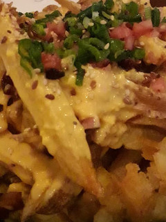 Una foto de Papas con cheddar y panceta