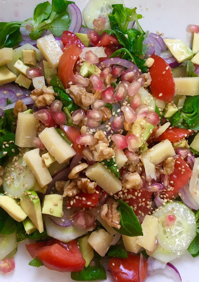 Una foto de Ensalada variada de canónigos