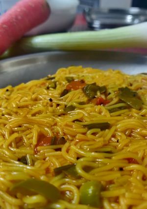 મિક્સ વેજ વર્મિસેલી (Mix Veg Vermicelli Recipe In Gujarati) રેસીપી મુખ્ય ફોટો