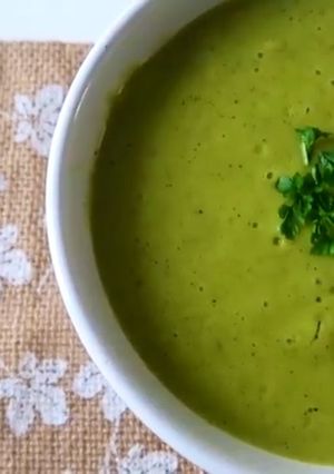 Une photo de Velouté de courgettes au curry