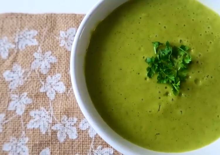 Velouté de courgettes au curry