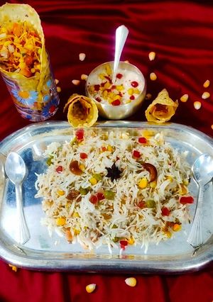 शाही व्हेज पुलाव (shahi veg pulav recipe in marathi) रेसिपी चे मुख्य फोटो 