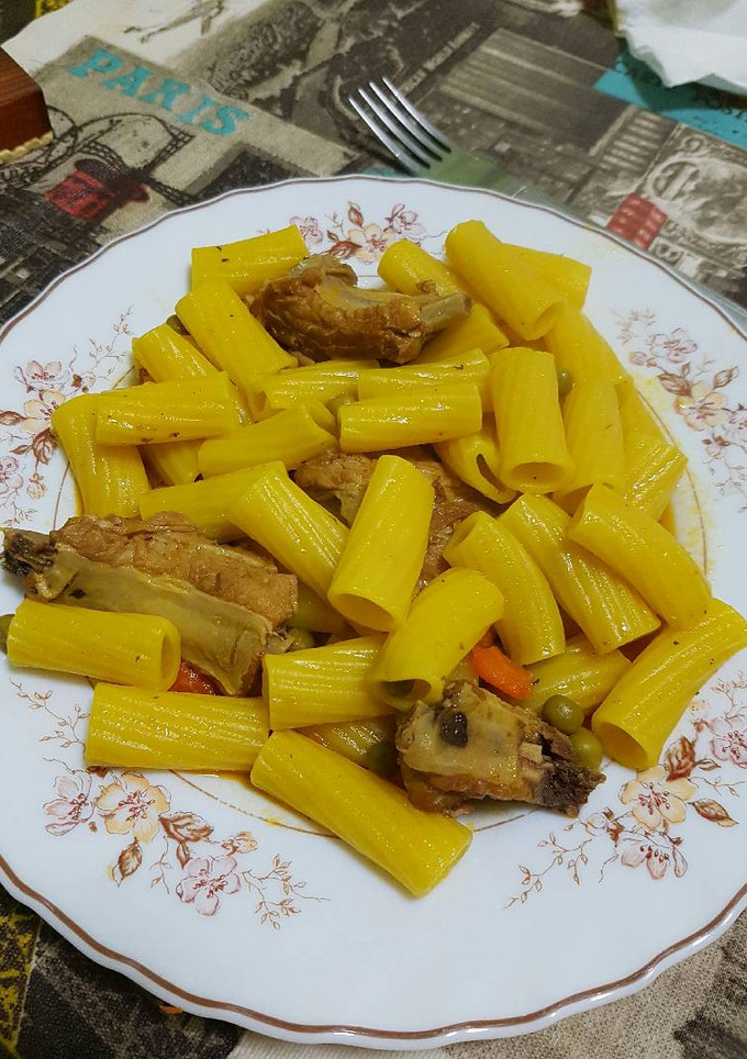 Una foto de Macarrones guisados con costillas