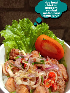 Foto resep Rice bowl chicken popcorn sambel matah (nasi daun jeruk)