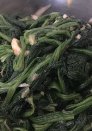 Una foto de Espinaca sazonada (시금치무침)