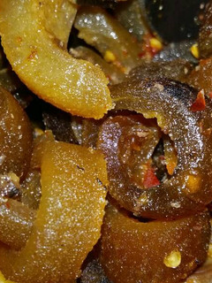 A picture of Peppered Pomo.