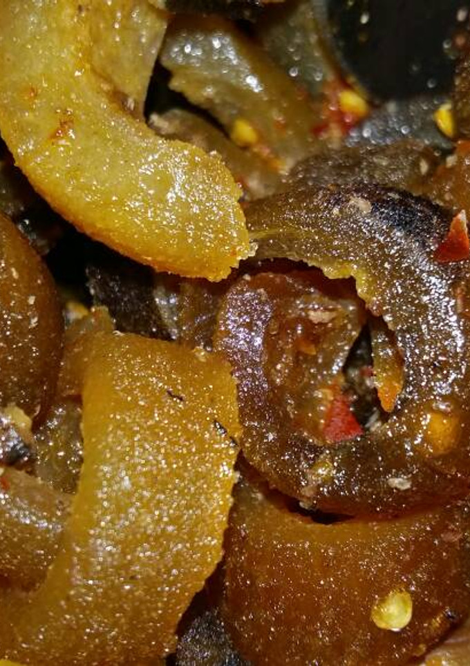 A picture of Peppered Pomo.
