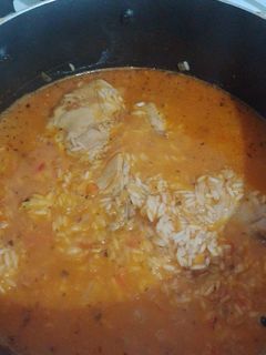 Una foto de El verdadero guiso de arroz con pollo👌😋