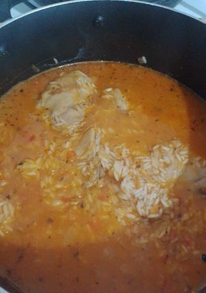 Una foto de El verdadero guiso de arroz con pollo👌😋