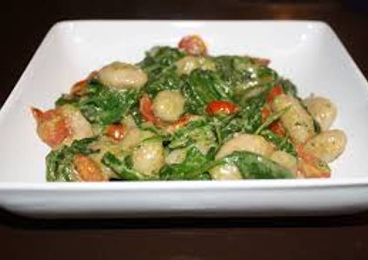 Recipe of Quick Gnocchi with Young Green and Red Tomato Sauce
